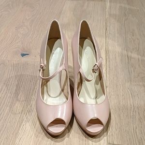Nine West peep toe heels in nude color